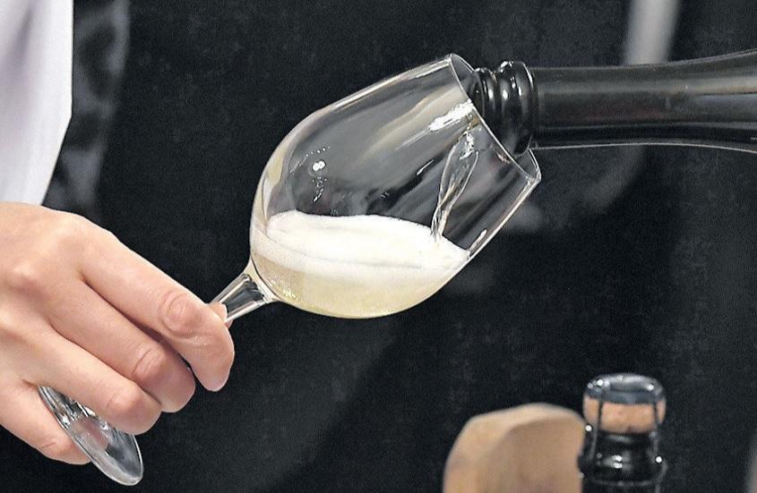 Bollicine made in Sardegna: sotto le feste si brinda con le cantine dell'isola