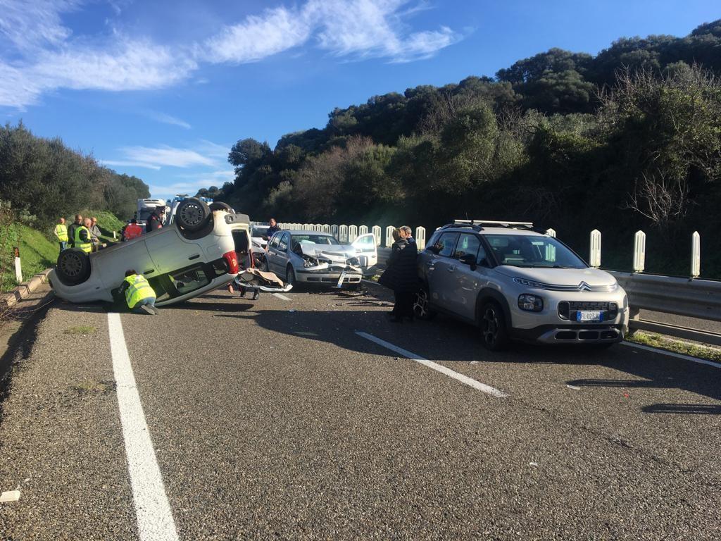 Le tre auto coinvolte nell'incidente sulla 131