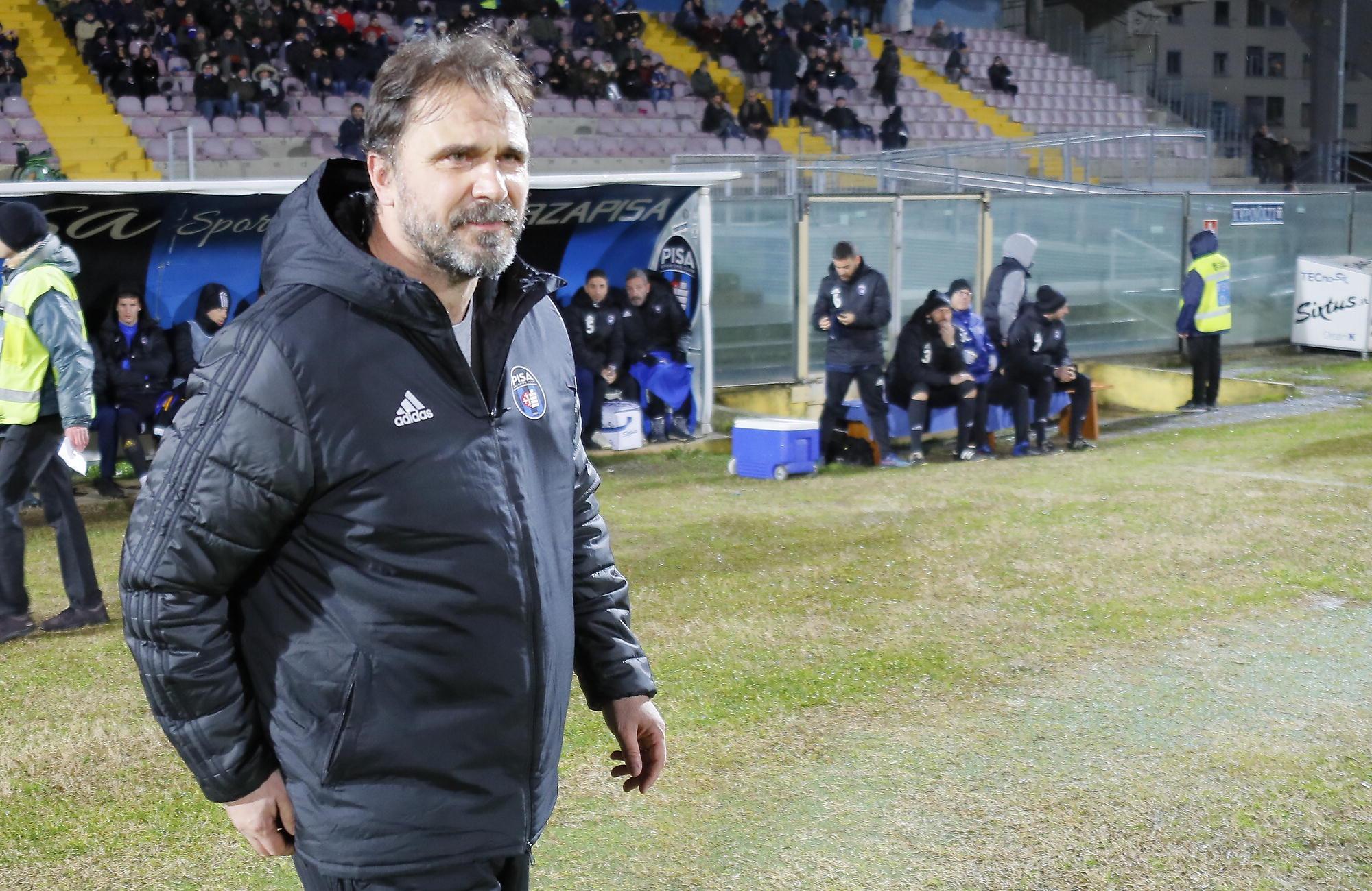 L'allenatore del Pisa Luca D'Angelo