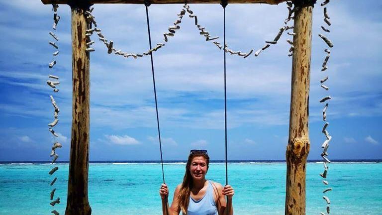 La deputata Yana Ehm in vacanza alle Maldive