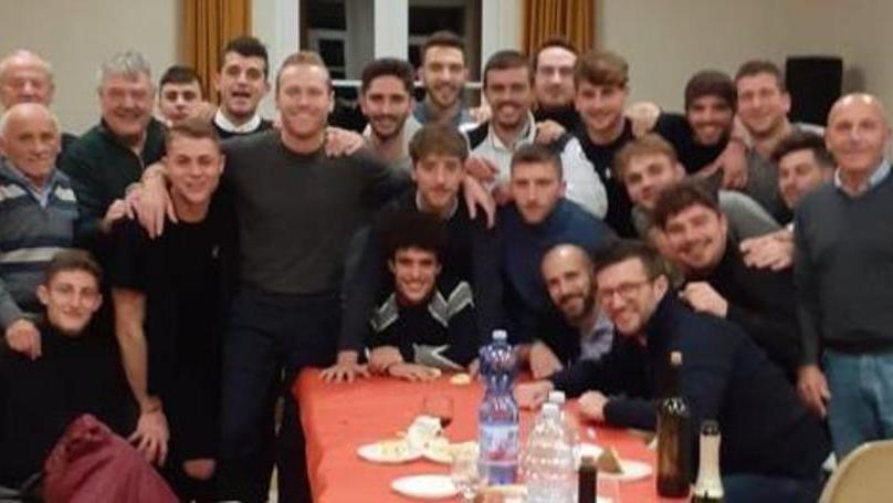 Squadra e staff rinunciano ai regali di Natale, i soldi donati a un'associazione