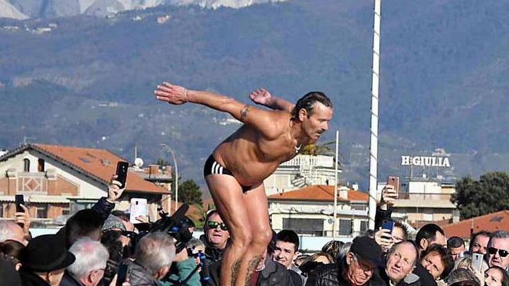 Torna il “tuffo dell’anno nuovo” di Michele Mastrodomenico