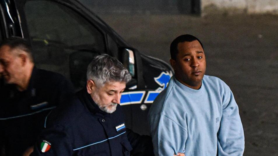 «Volevano fregarmi con i soldi falsi» Uno dei due aveva una pistola giocattolo
