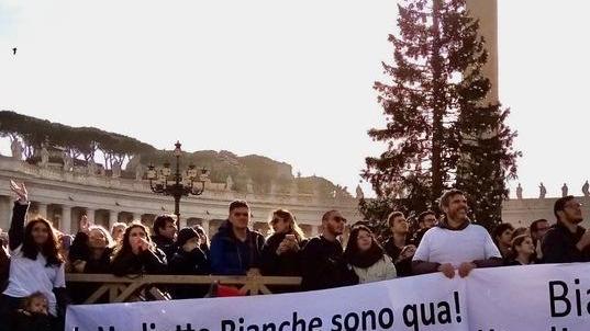 Le Magliette bianche contestano il vescovo sulla bioraffineria