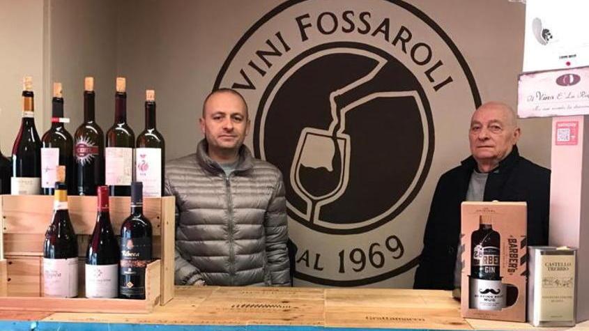 La storica bottiglieria compie 50 anni e resta aperta la notte di San Silvestro