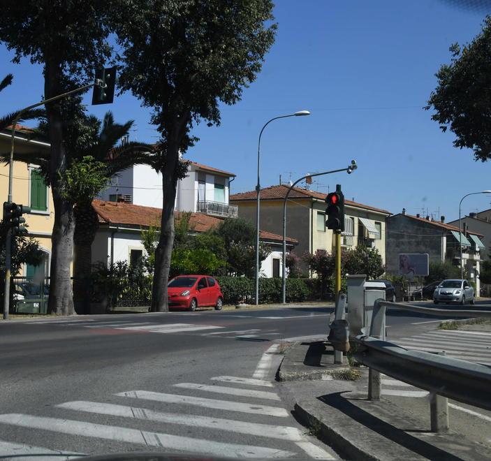 Torna il sistema che scatta foto a chi passa col semaforo rosso 