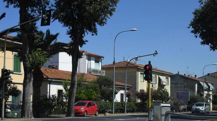 Torna il sistema che scatta foto a chi passa col semaforo rosso