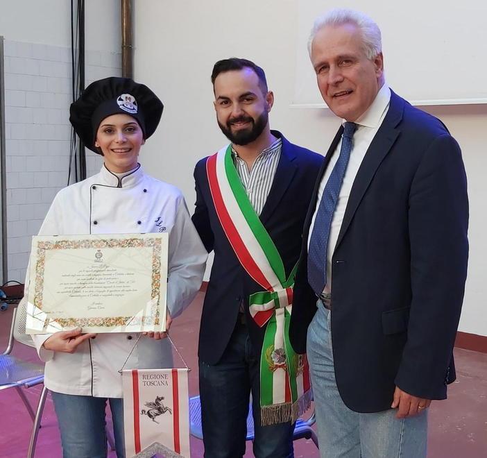 Certaldo premia e abbraccia la regina dei fornelli Li Pizzi