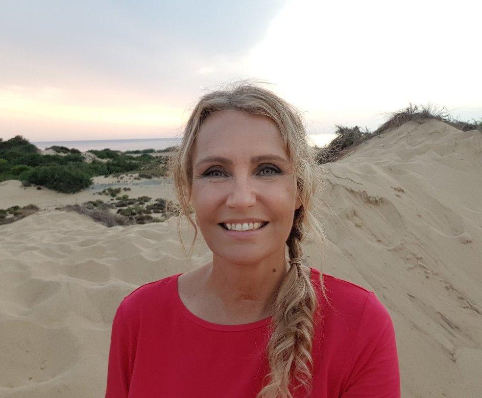 Licia Colò: «No alla plastica in spiaggia: bravi i Comuni sardi» 