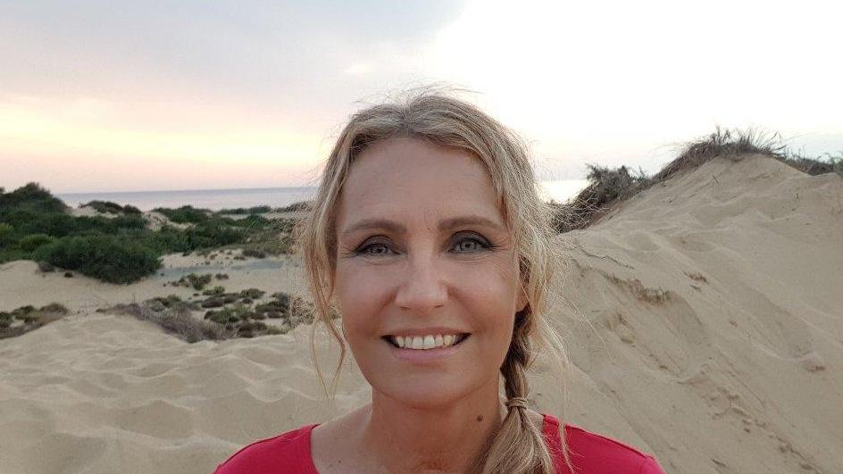 Licia Colò: «No alla plastica in spiaggia: bravi i Comuni sardi»