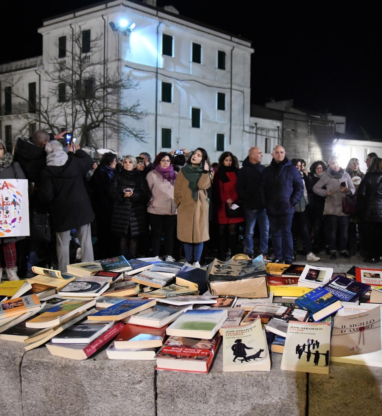 Sardine, Nuoro c’é: cinquecento in piazza 