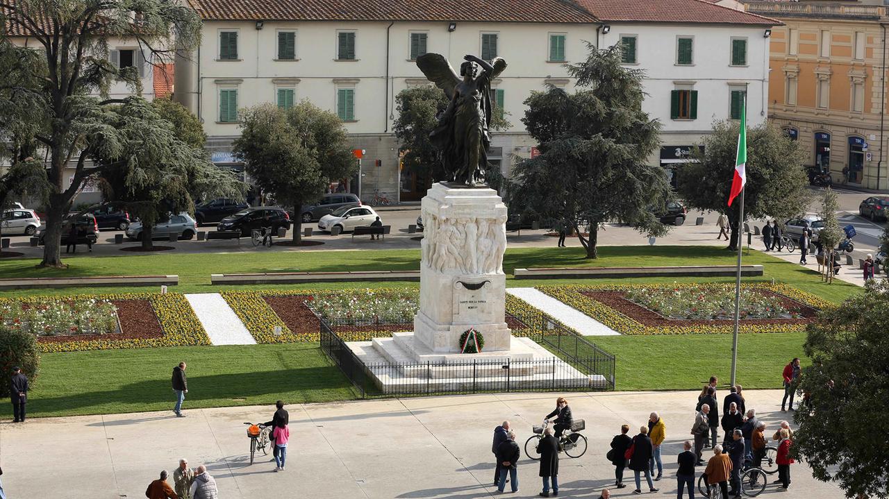 Notte di musica e balli per San Silvestro. Vietato l’uso dei botti