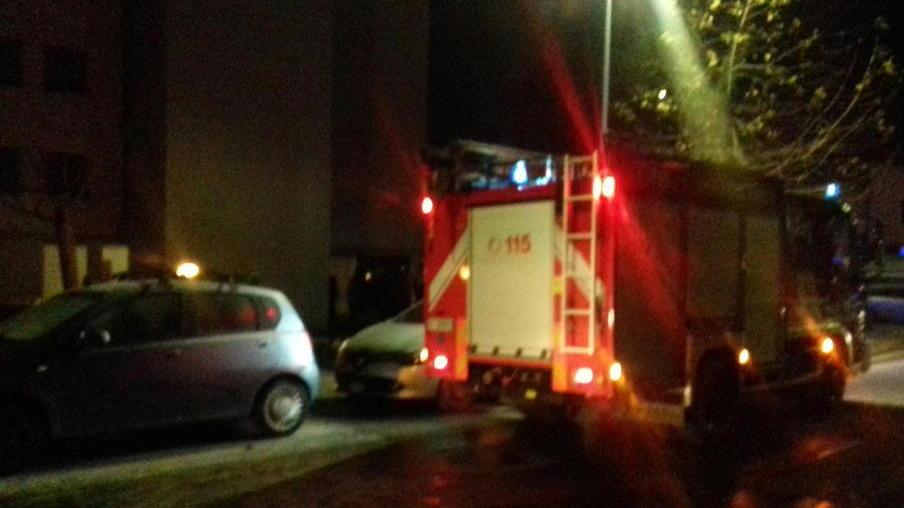 Incendio in appartamento a Viareggio. Intossicati una anziana e il vicino che l’ha soccorsa