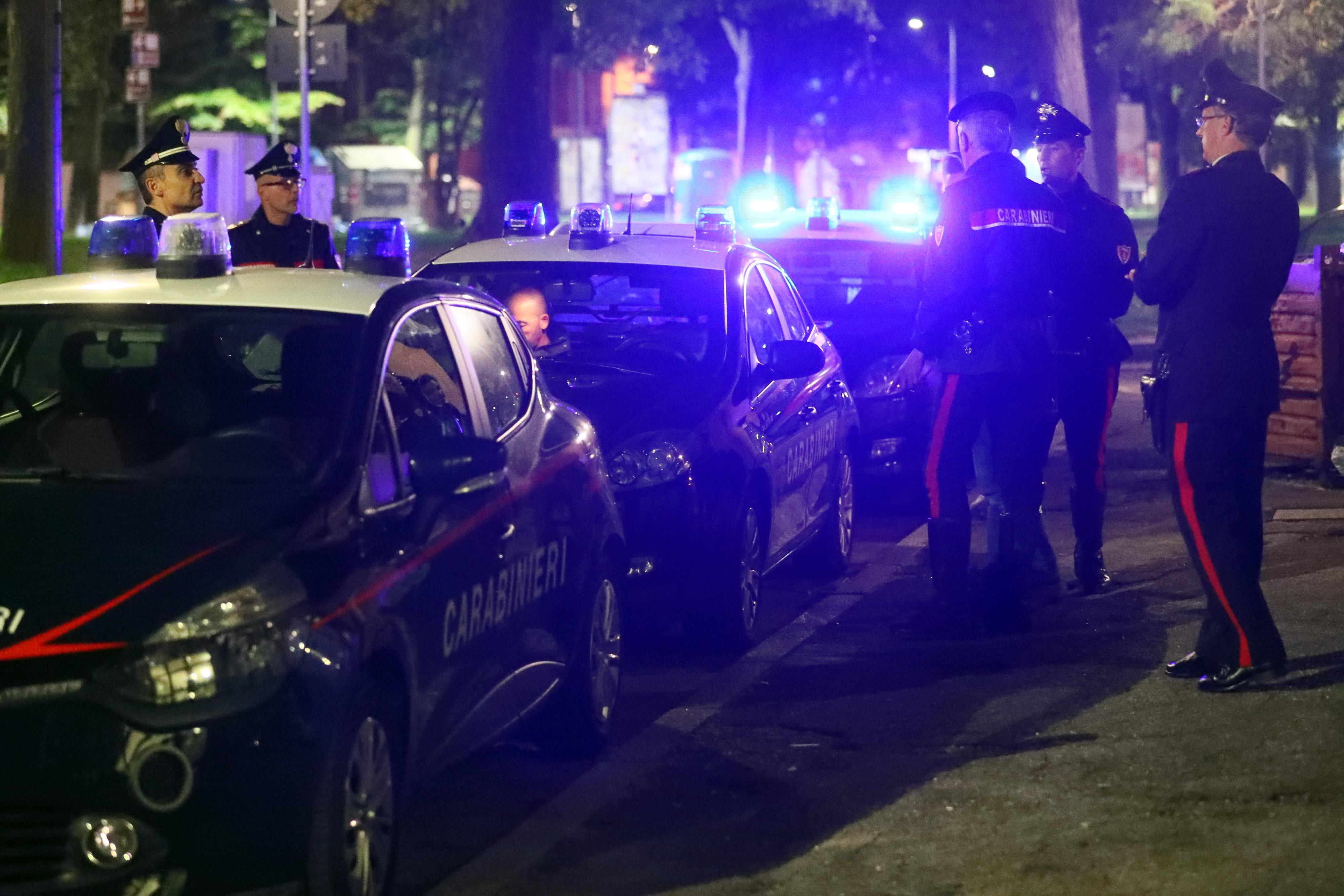 Nasconde la marijuana nel cruscotto dell'auto, denunciato dai carabinieri