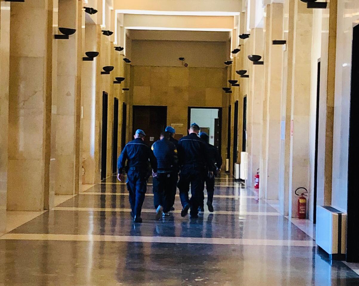Omicidio di Ossi, scena muta di Elias davanti al Gip