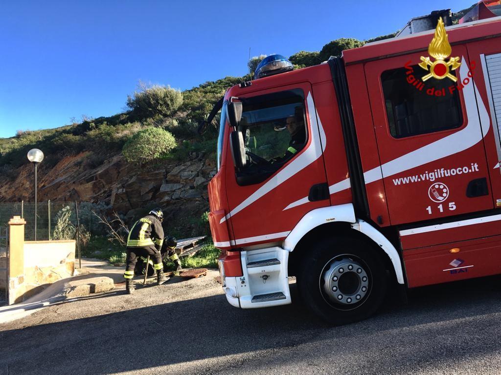 I vigili del fuoco di San Vito intervengono sulla perdita di gas in una condotta di Muravera