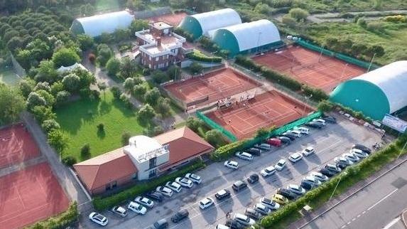 Ladri al circolo del tennis: rubata la spesa per il cenone
