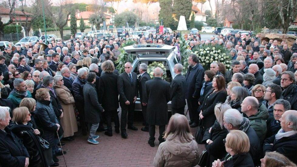 L’addio a D’Angiolo con l’Inno di Mameli