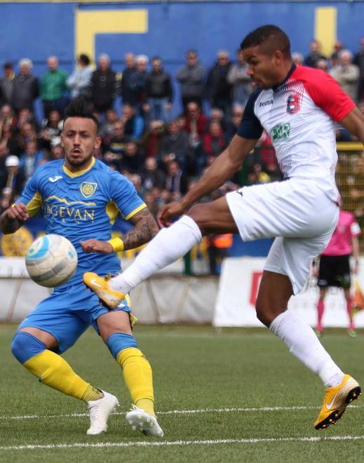 Dopo la sosta natalizia Carrarese al completo In attesa del mercato 