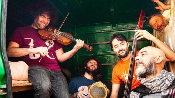 Pezzi dei Beatles e degli Abba fino al Klezmer e alla pizzica