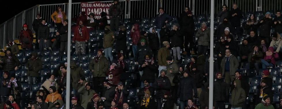 In 300 al Castellani: cori contro Mazzeo 