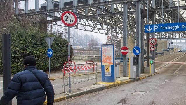 Disturbano al parcheggio Intervengono i carabinieri