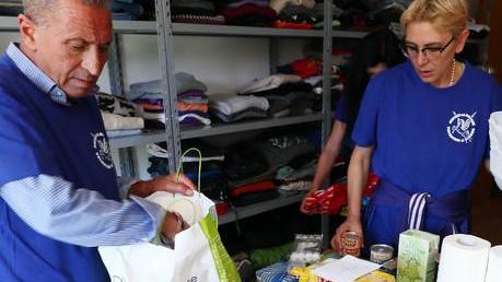 Lido Nazioni: i volontari preparano aiuti alimentari per i senzatetto