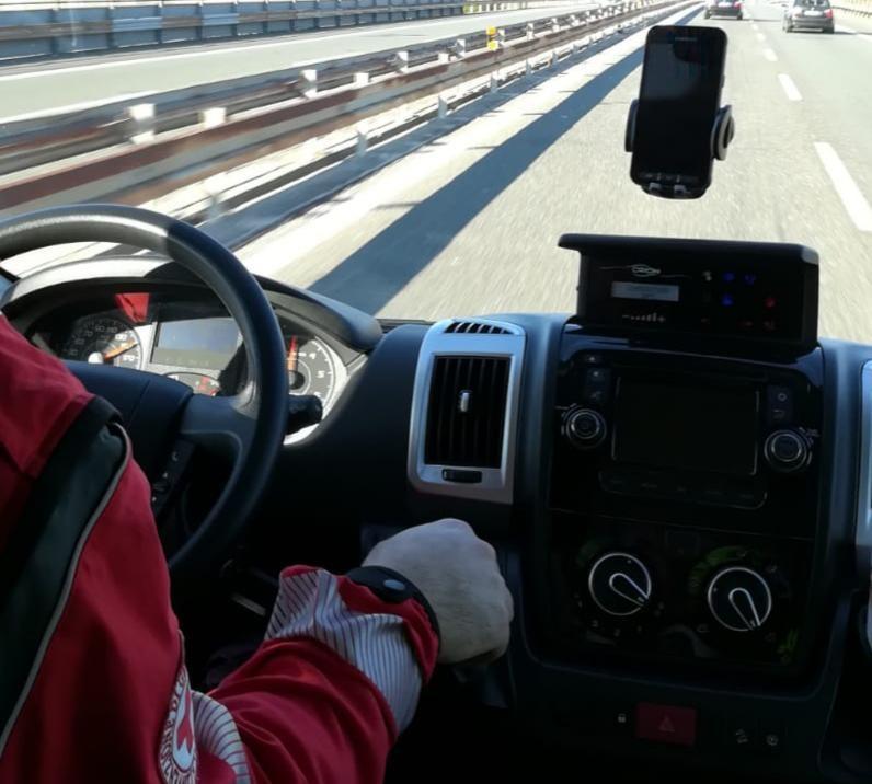 Viareggio, rubano dentro l'ambulanza mentre i soccorritori intervengono su un infartuato