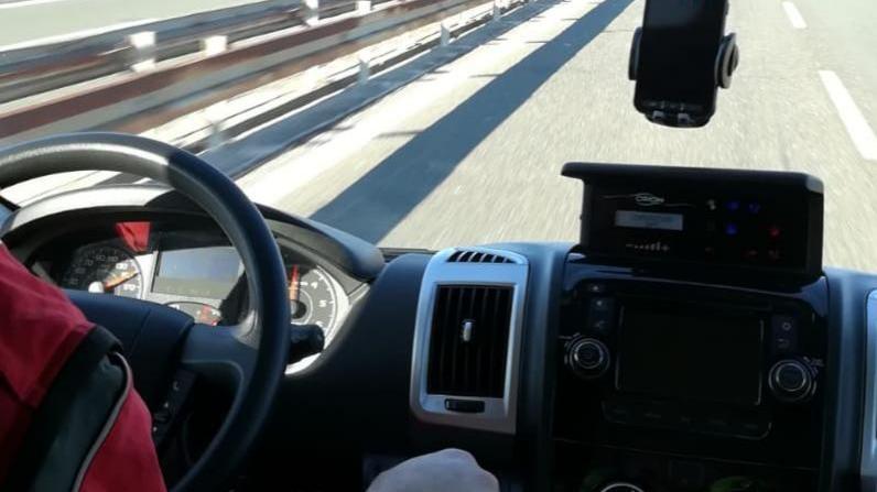 Viareggio, rubano dentro l'ambulanza mentre i soccorritori intervengono su un infartuato