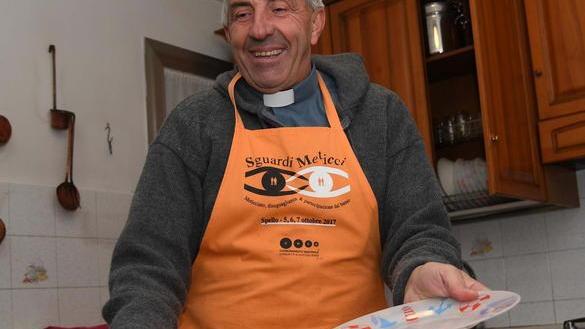 Il prete di strada che sfida la ludopatia: «Lo Stato-pusher è complice del sistema»