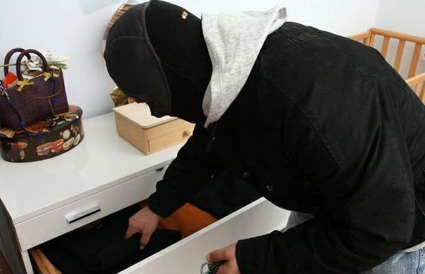 Ladri scatenati in casa, emergenza a Montedivalli 