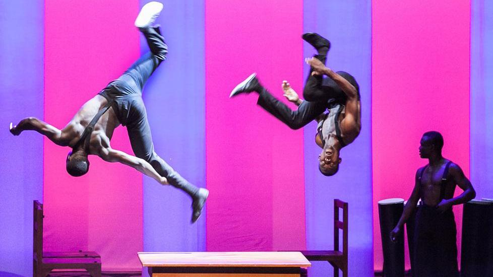 Con i Black Blues Brothers si entra nell’anno nuovo fra acrobazie e tante risate