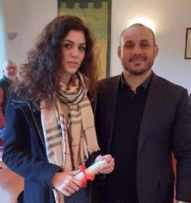 A 17 anni inventa la bottiglia che si ripiega 
