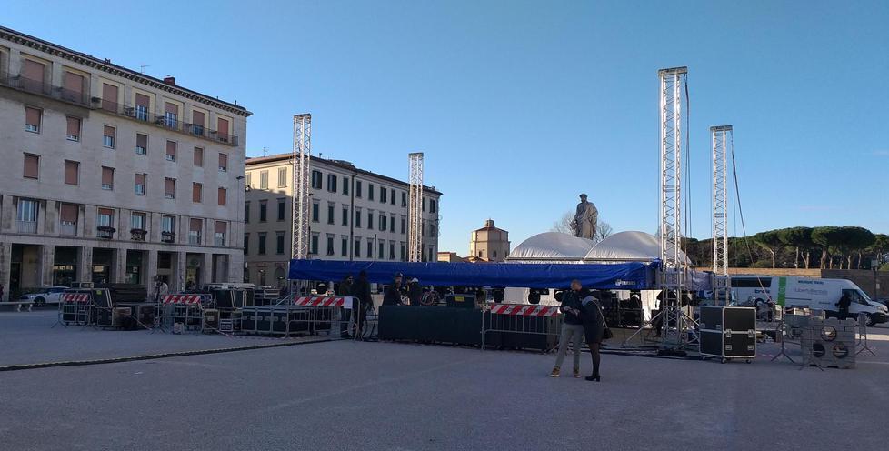 Festa in piazza della Repubblica il sindaco vieta petardi e vetro 
