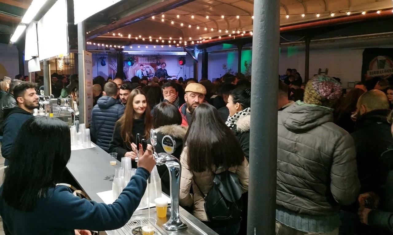 Migliaia di persone negli stand 