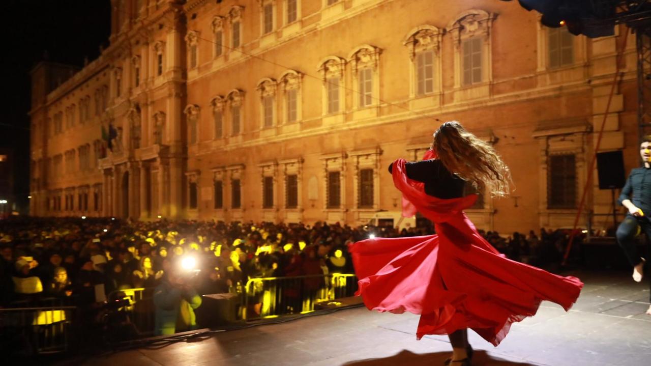 Buon anno Modena. I modenesi contagiati dal ballo della Taranta