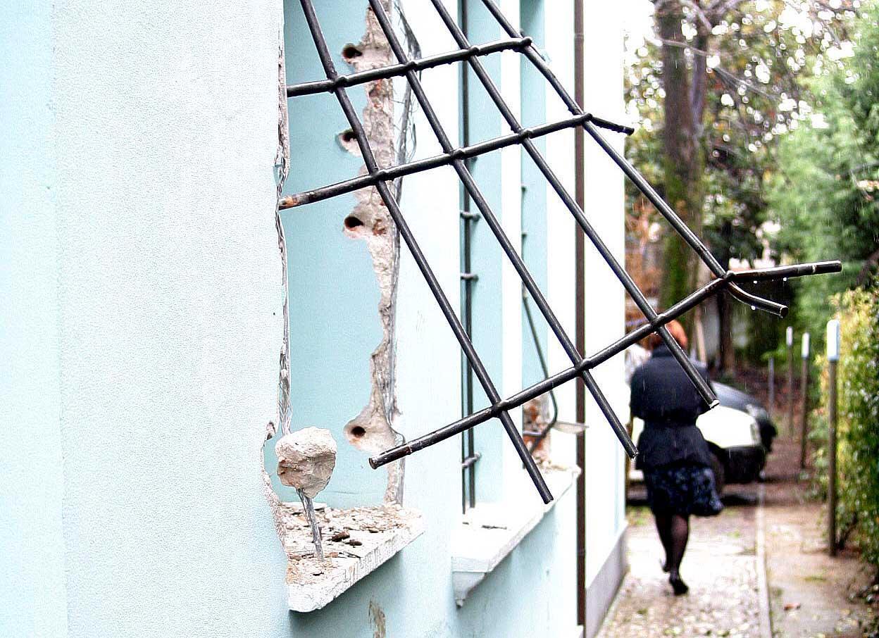 Boom di furti in casa a Modena, comitato in piazza: «Muzzarelli ci ascolti» 