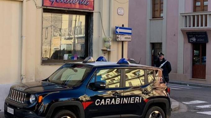 Minaccia la ragazza in un bar, giovane fermato dai carabinieri a Gonnosfanadiga