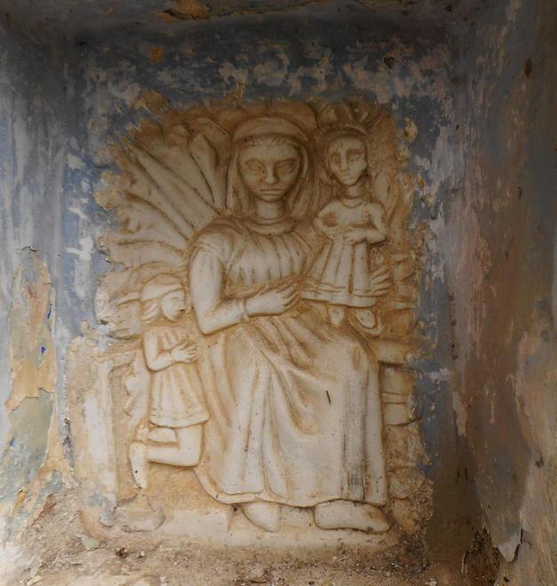 Quella Madonnina un po’ naif sul muro di una casa colonica 