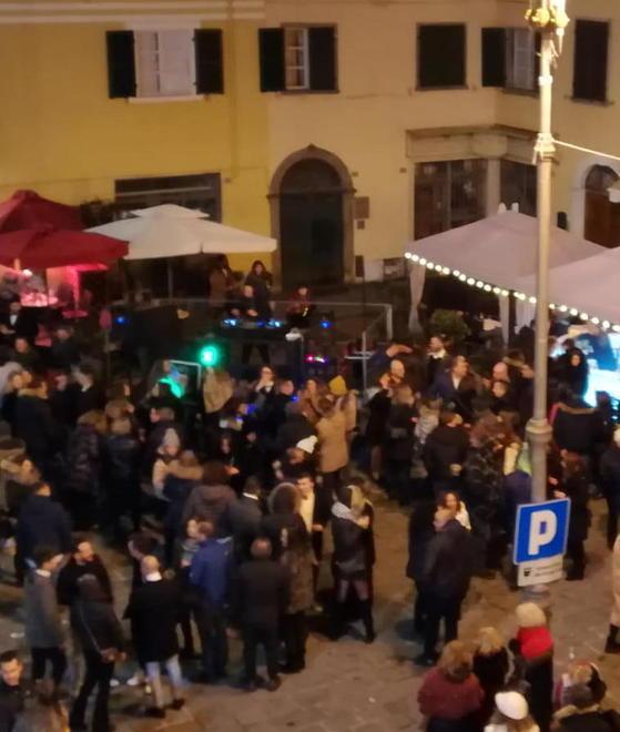Capodanno in piazza musica e tante persone