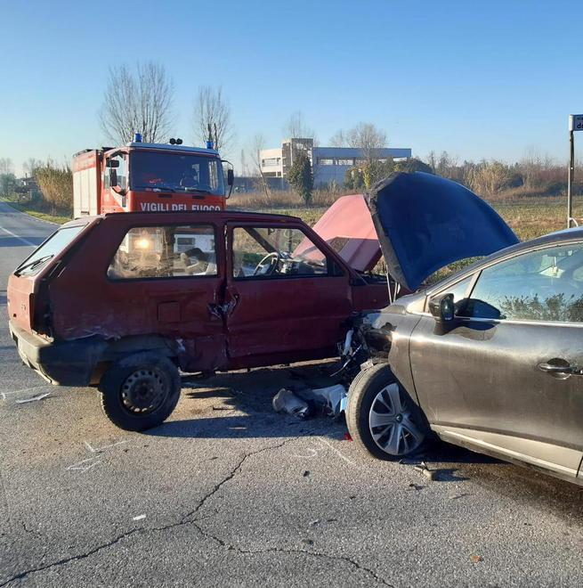 Scontro sull’Aurelia Grave anziano trasportato con l’elicottero a Cisanello