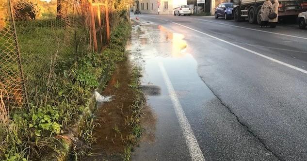Acqua lungo via di Valdicastello