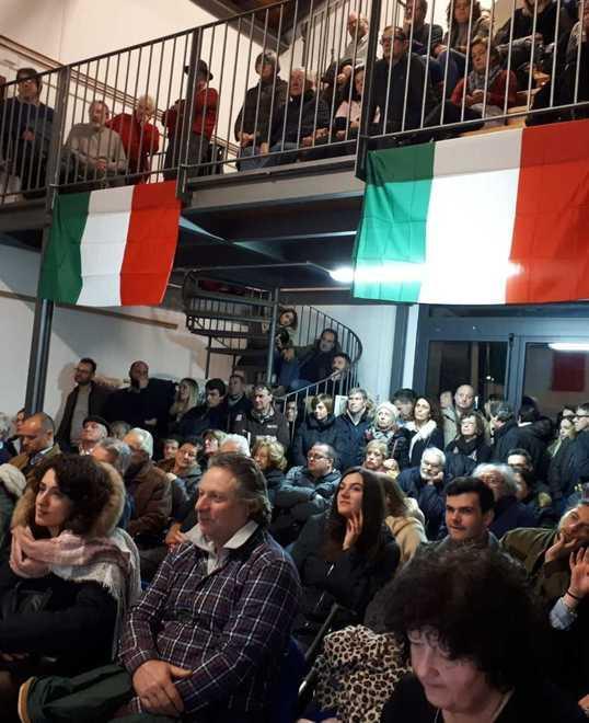 Premiati i diplomati e i laureati del paese 