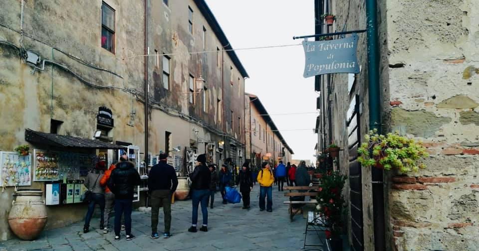 Turisti all’assalto della Torre