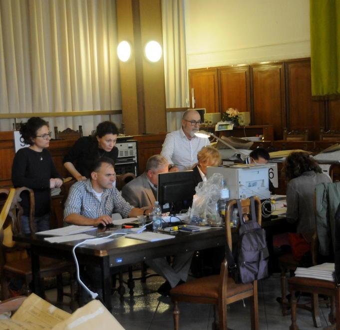 Il Pci: «Nessuna differenza tra i due candidati a sindaco» 