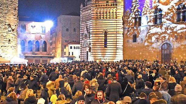 Piazza piena per il Capodanno all’insegna della musica
