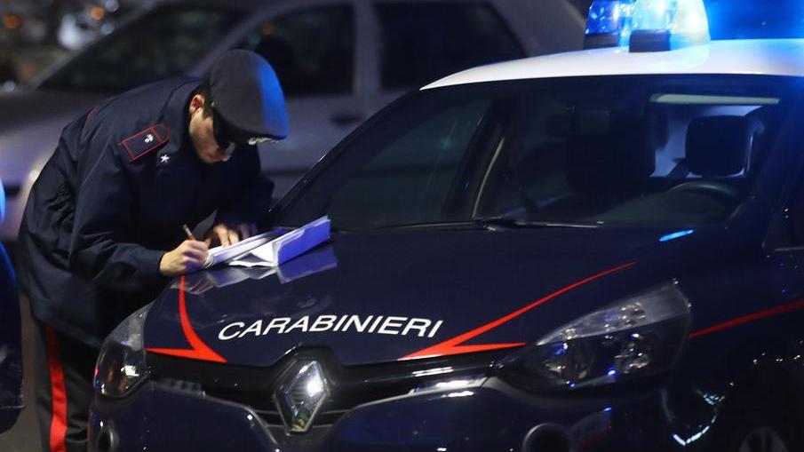 Botte dopo il brindisi Prima la scazzottata poi rissa in via Bologna