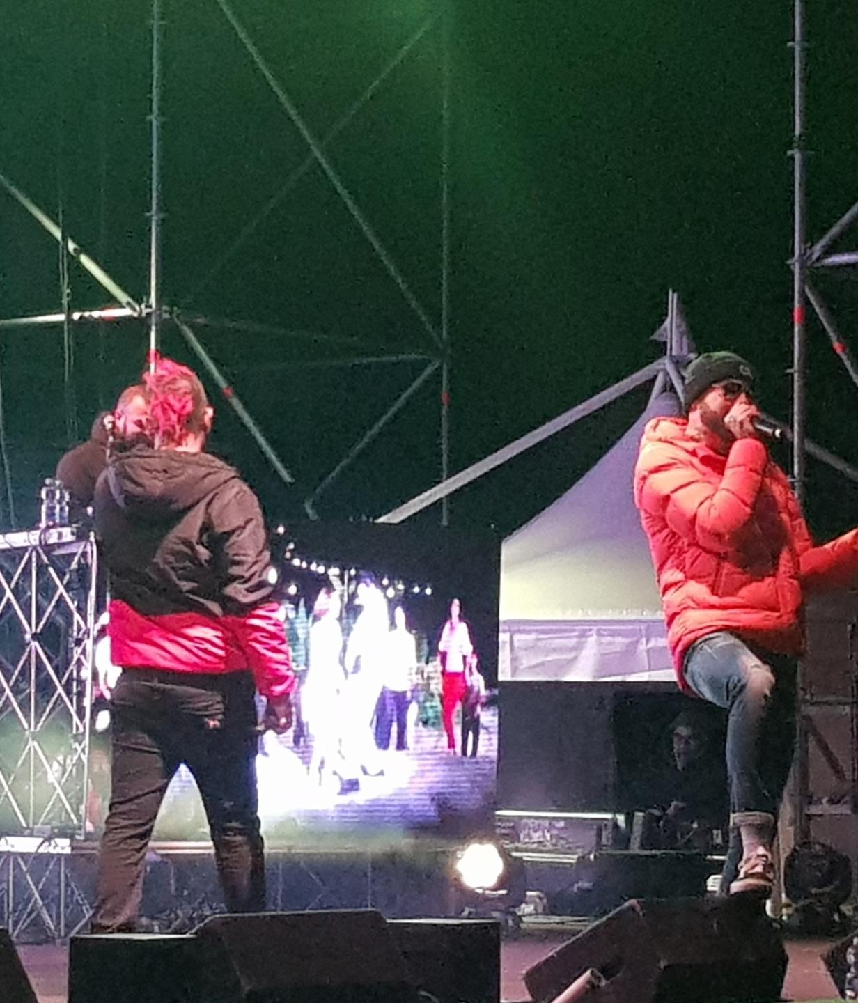 Notte a ritmo di reggae sotto il castello coi Boomdabash