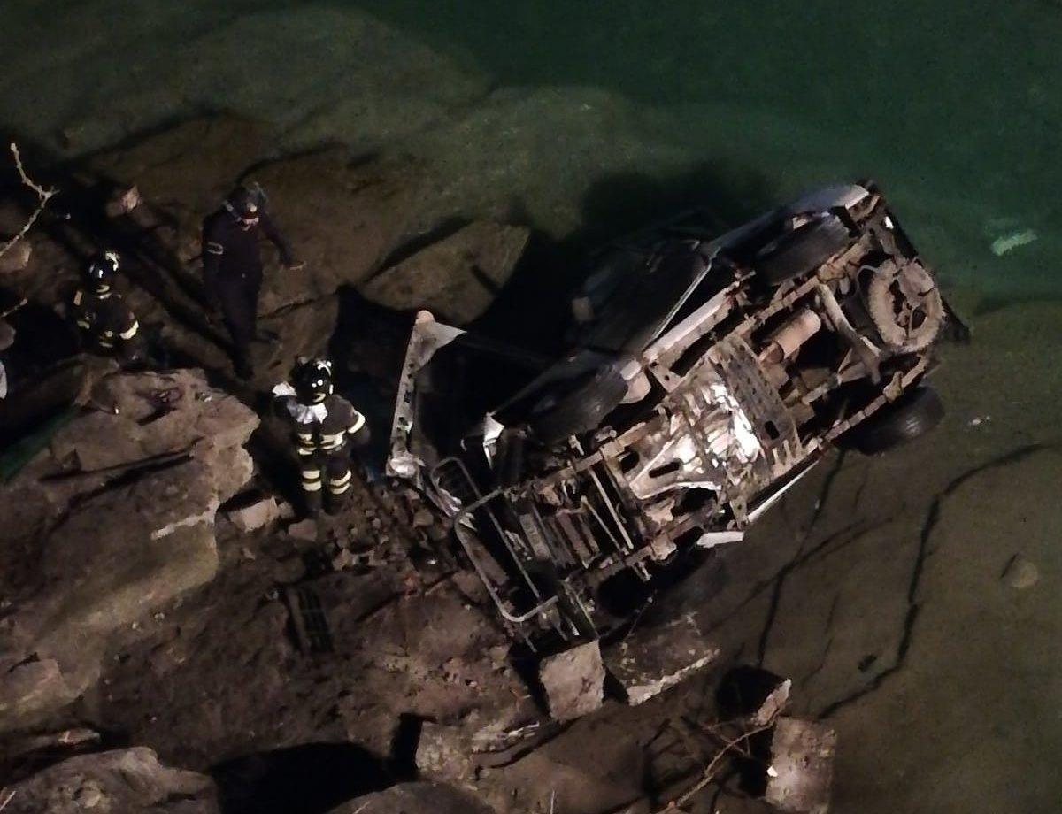L'auto finita nel fiume a Firenzuola