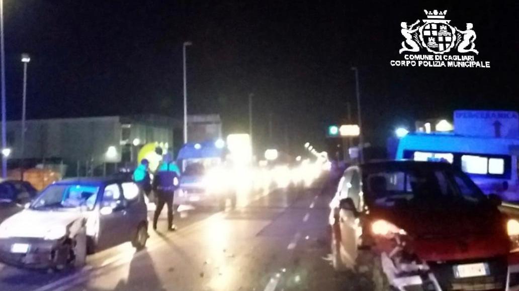 Cagliari, schianto tra auto alle porte della città: tre feriti